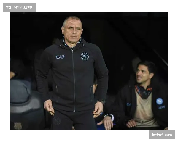 那不勒斯主帅卡尔佐纳谈论球队边后卫的进攻角色设定